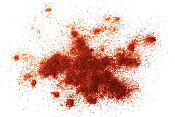 Pile de poudre de paprika rouge isolée sur blanc — Photo