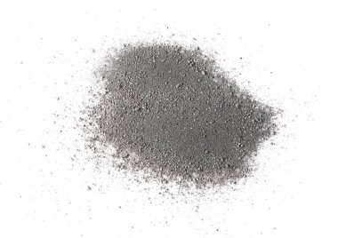 Barut, siyah toz Beyaz arka plan üzerinde izole kazık