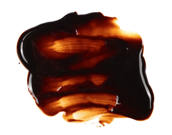 Chocolate derramado isolado no fundo branco, com caminho de recorte — Fotografia de Stock