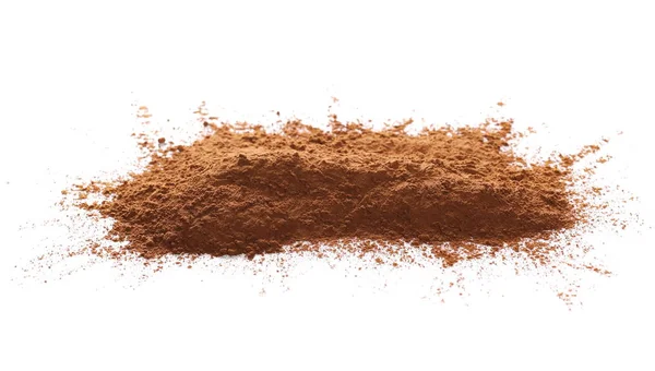 Polvo de cacao de pila aislado sobre fondo blanco —  Fotos de Stock