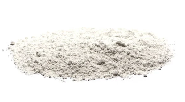 Pilha de farinha de trigo isolada sobre branco — Fotografia de Stock