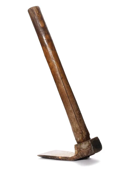 Velho martelo pedreiro enferrujado isolado no branco — Fotografia de Stock