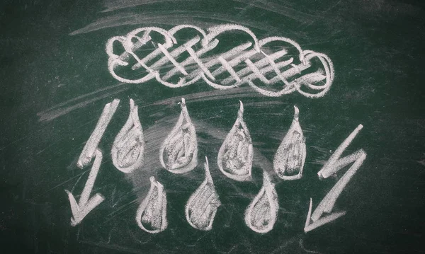 Cloud, regen, druppels en bliksem op schoolbord krijtbord textuur met kopie ruimte — Stockfoto