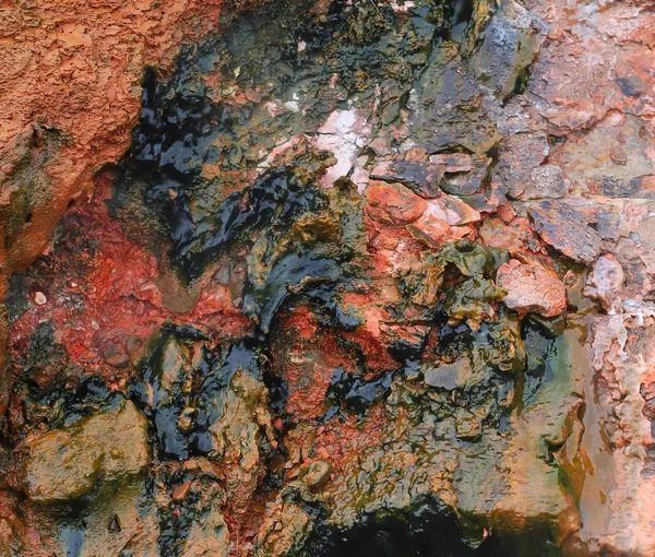 Piscina con agua geotermal hirviendo de Islandia, paredes minerales y vapor — Foto de Stock