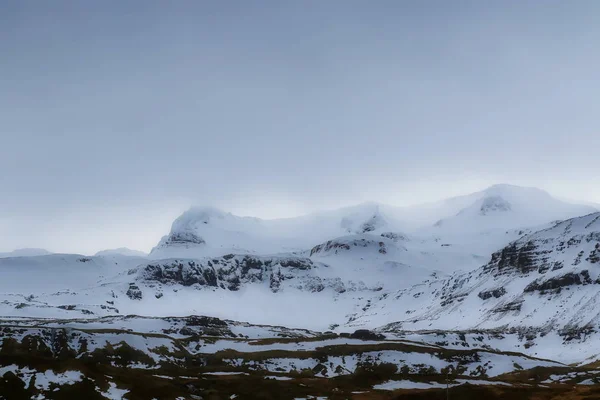 산와 눈 거리에 아이슬란드 풍경 — 스톡 사진