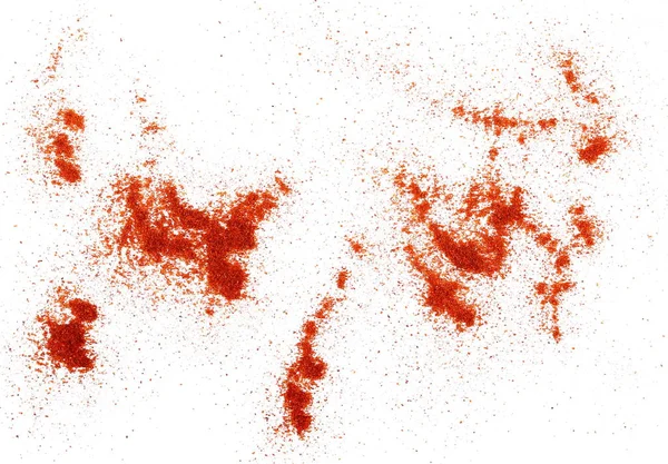 Haufen rotes Paprikapulver isoliert auf weißem Papier — Stockfoto