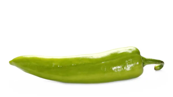 Pimenta verde isolada sobre fundo branco — Fotografia de Stock