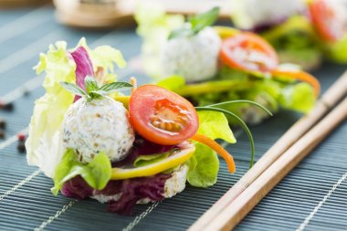 Sağlıklı pirinç Protein peynir ve kiraz domates, Sesam kanepe