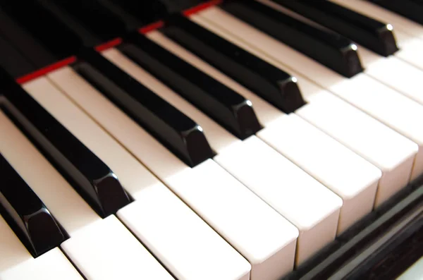 Клавиши пианино — стоковое фото