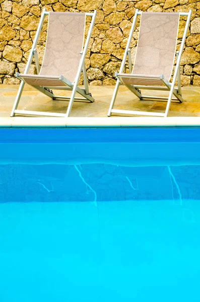 Piscina Com Chaise Longues Hotel — Fotografia de Stock