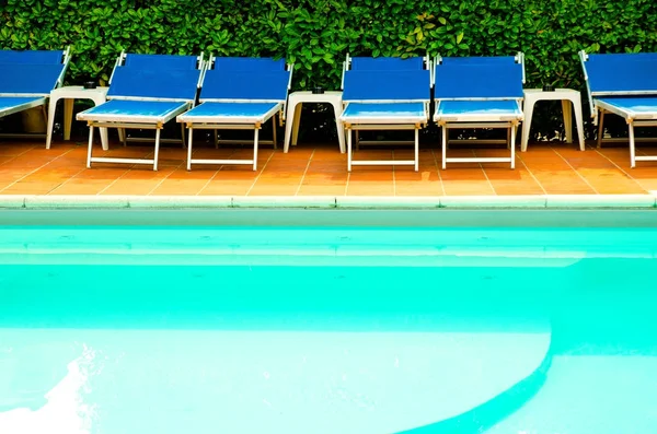 Piscina em hotel — Fotografia de Stock