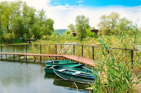 Ein Holzboot — Stockfoto