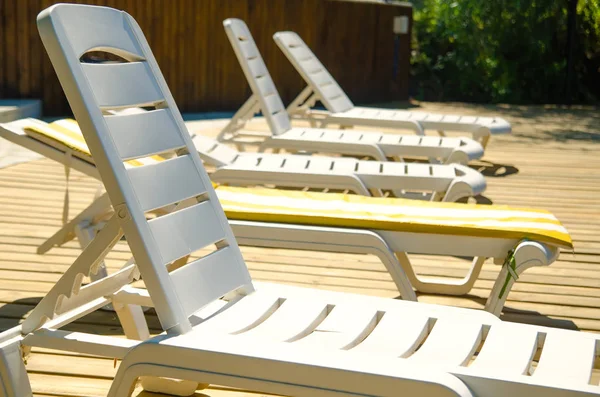 Chaise Longues Hotel Cerca Piscina — Foto de Stock