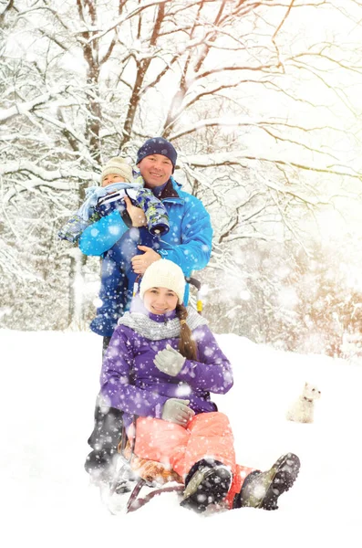 Lycklig familj — Stockfoto