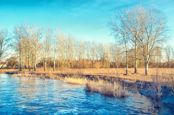 Venkovské řeka — Stock fotografie