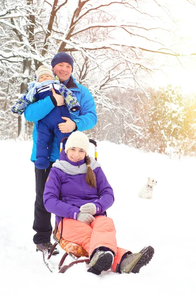 Lycklig familj — Stockfoto