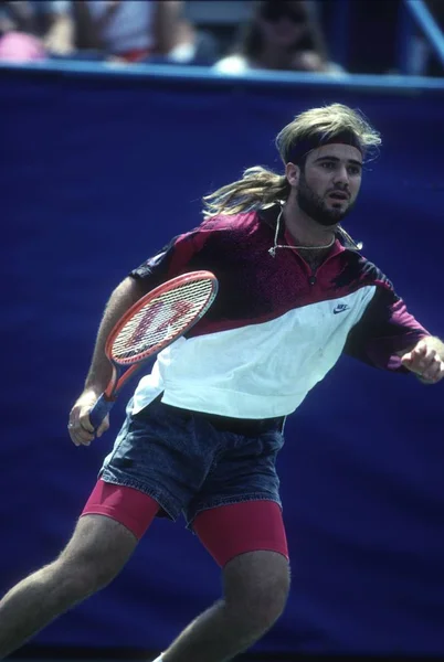 Andre Agassi profesyonel tenis oyuncusu