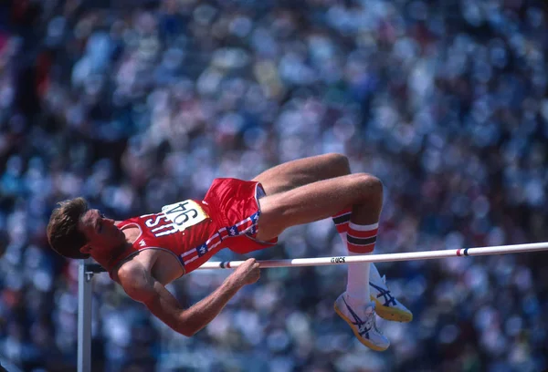 Dwight Stones höjdhoppare 1984 sommaren Olymipics — Stockfoto