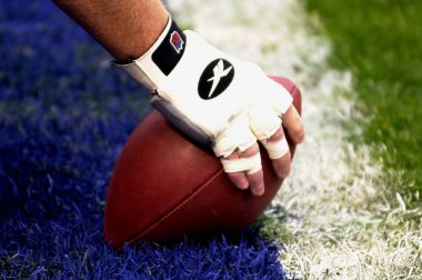 Futbol yapışma Merkezi genel futbol vurdu. St.Louis Rams gitti üzerinde Pazartesi günü New York Giants yenmek gece futbol bir final tarafından 11/12/00 38-24 puan edinildi