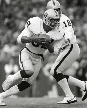  Marcus Allen koşucu için Los Angeles Raiders