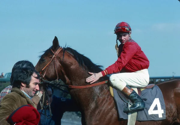 Steve Cauthen Jockey Koniu Wygraniu Wyścigu Jego — Zdjęcie stockowe