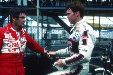  Al Unser ve Al Unser Jr Indy yarış araba sürücüleri. Ve baba ve oğul yarışçılar. 