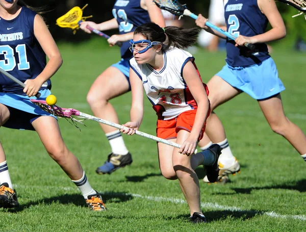 Girls High School Lacrosse Jogo Ação Uma Escola Local Centro — Fotografia de Stock