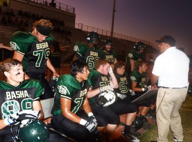 Yüksek okul futbol oyun eylem bir yerel okul. Fotoğraf Arizona çekildi