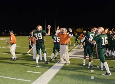 Yüksek okul futbol oyun eylem bir yerel okul. Fotoğraf Arizona çekildi