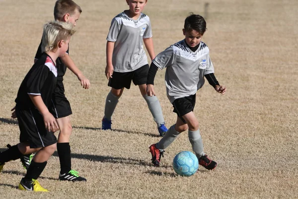 Niños Juego Fútbol Acción Entre Años Edad Parte Suroeste Los — Foto de Stock