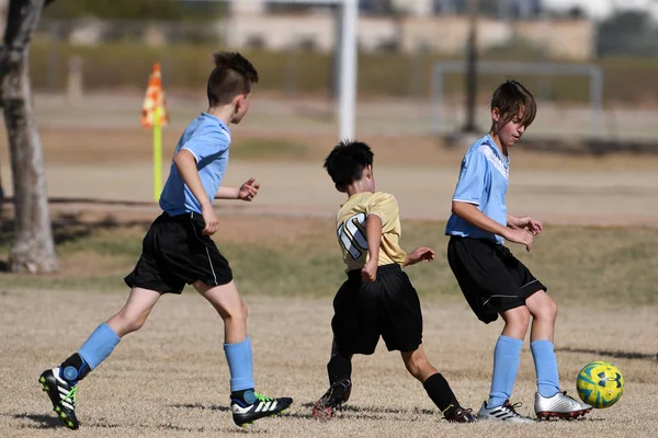 Niños Juego Fútbol Acción Entre Años Edad Parte Suroeste Los — Foto de Stock