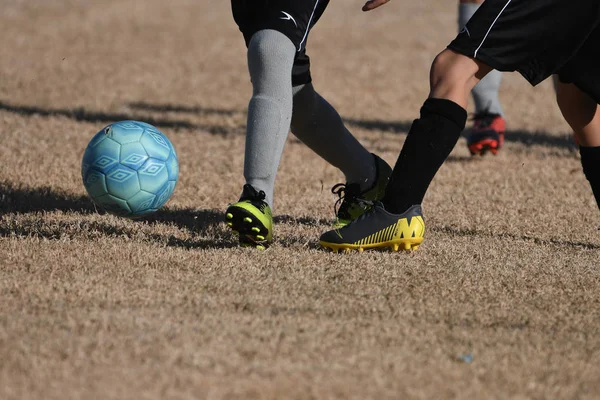 Chicos Corriendo Pateando Pelota Fútbol Cerca Acción Los Equipos Fútbol — Foto de Stock