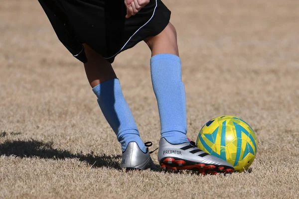 Chicos Corriendo Pateando Pelota Fútbol Cerca Acción Los Equipos Fútbol — Foto de Stock