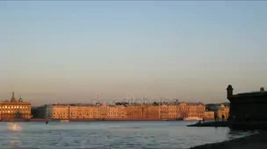 Sarayı Quay ve Trinity Köprüsü, St Petersburg, Rusya Federasyonu
