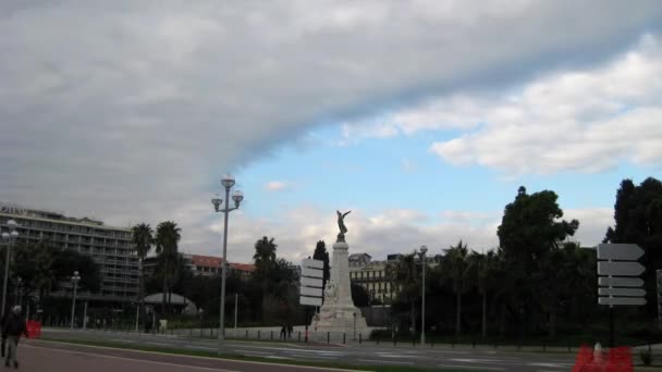游戏中时光倒流的法国尼斯的大规模云边 — 图库视频影像