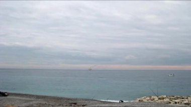 Bulutlu bir kış sabahı Nice Melekler Körfezi