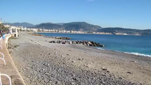 Hyperlapse della spiaggia vuota di Nizza a dicembre Video Stock