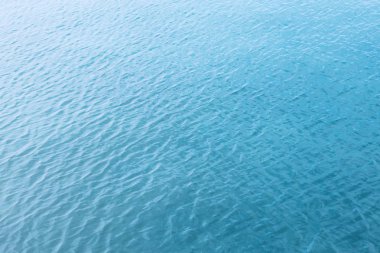 Deniz suyu ile dalgalanmalar