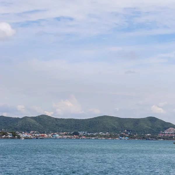 雲と海の島 — ストック写真