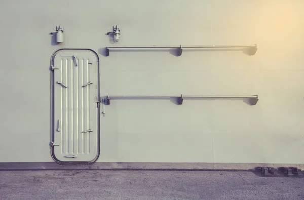 Porta de ferro do navio — Fotografia de Stock