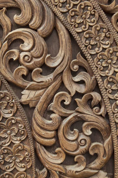 Art thaïlandais du bois sculpté — Photo