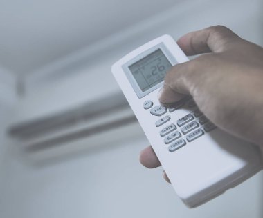 El uzaktan kumandanın düğmesine basın