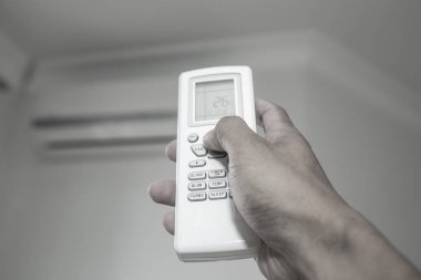 El uzaktan kumandanın düğmesine basın