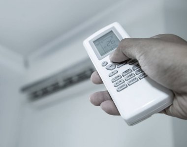 El uzaktan kumandanın düğmesine basın