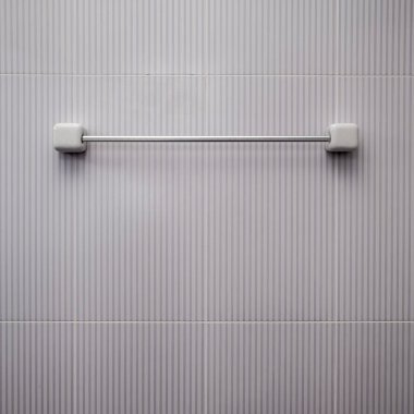 Duvarda çelik Havluluk