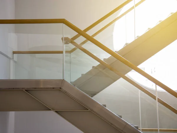 Escalier à l'intérieur du bâtiment — Photo