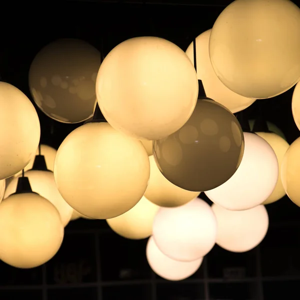 吊り照明ボール — ストック写真