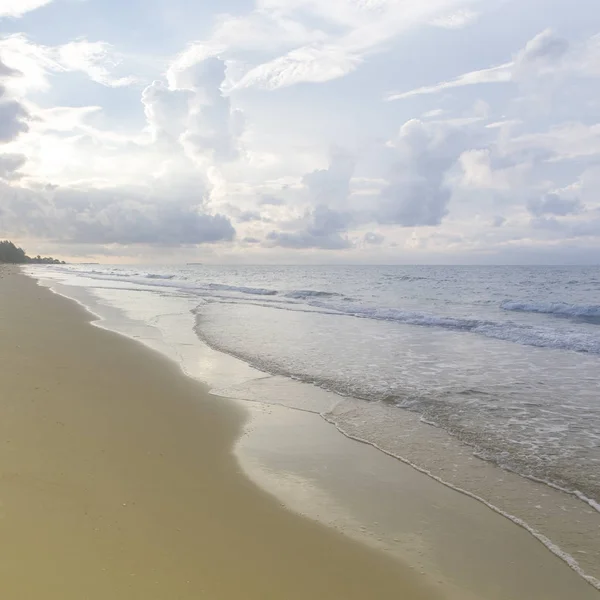 Óceán hullám és trópusi strand — Stock Fotó