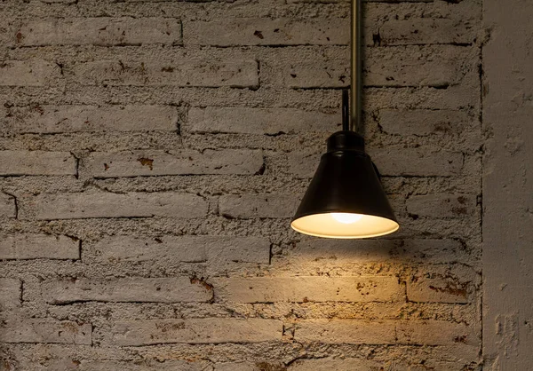 Vintage Hang Light Bulb Lamp Brick Wall Background — Stock Photo, Image