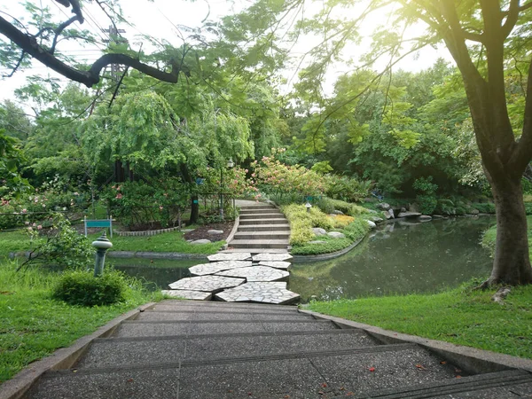 Chemin Avec Pont Dans Parc Public — Photo